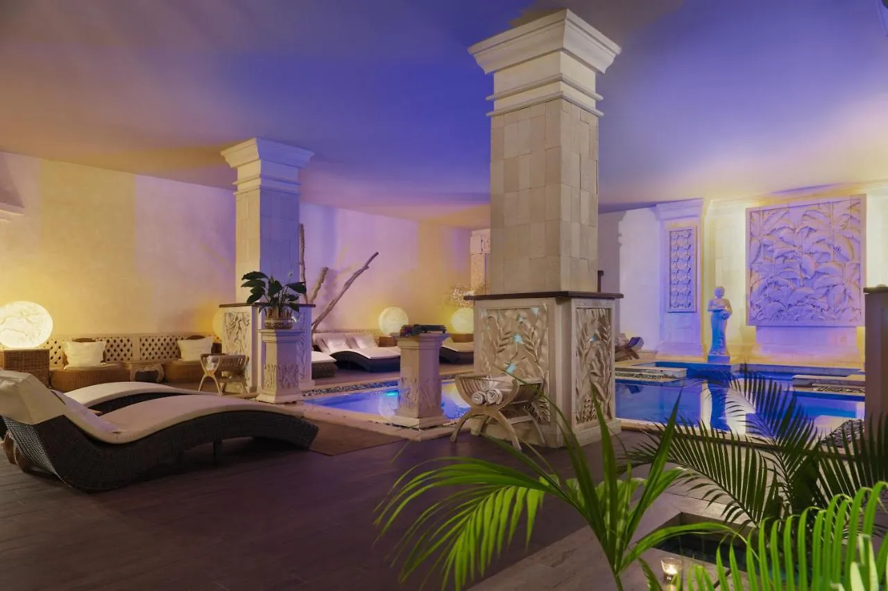 Royal Garden Villas, Luxury Hotel Адехе