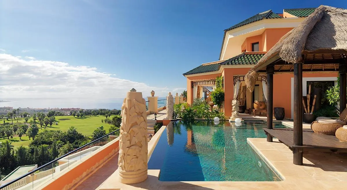 Royal Garden Villas, Luxury Hotel location